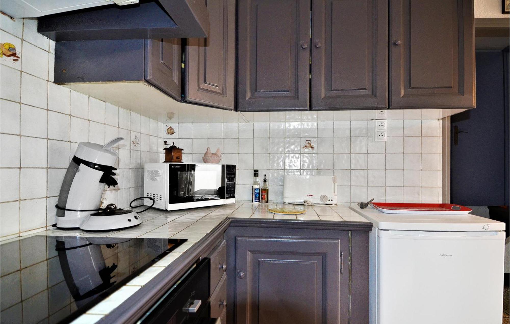 Lovely Home In Arles With Kitchen Luaran gambar