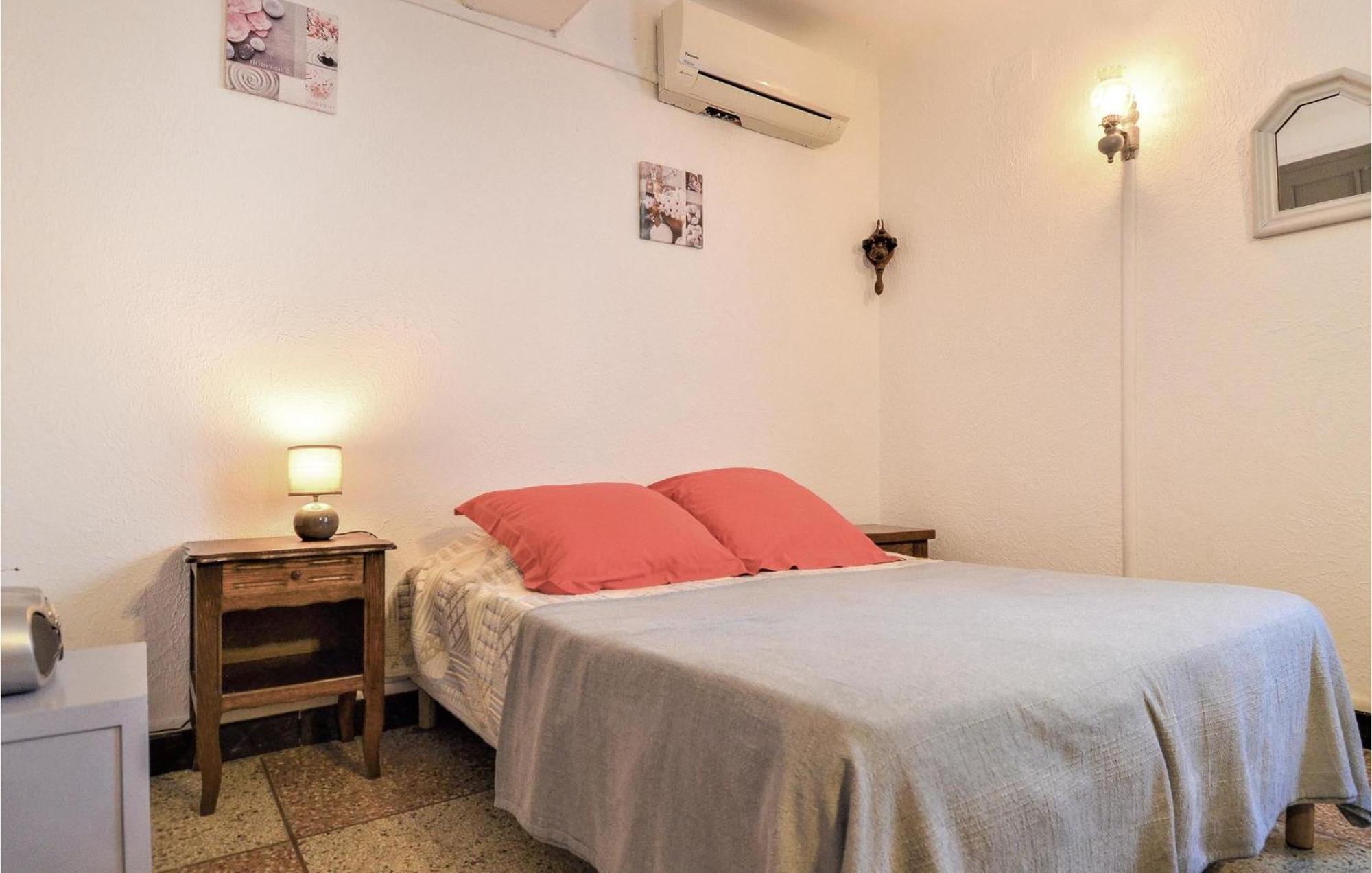 Lovely Home In Arles With Kitchen Luaran gambar